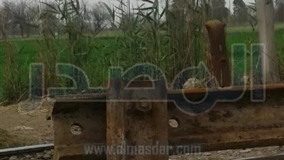 بالصور.. المواطنون يعترضون على غلق معابر السكة الحديد غير الشرعية