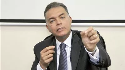 وزير النقل يؤكد الانتهاء من تطوير كافة المزلقانات نهاية العام الجاري