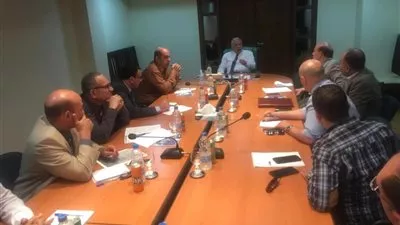 اتفاق على إنشاء تنكات بميناء الزيتيات لجمع المخلفات البترولية 