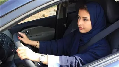 8 نصائح وإرشادات للنساء قبل قيادة السيارات 