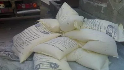 ضبط شخصين بحوزتهما 48 طن دقيق مدعم قبل بيعها بالسوق السوداء