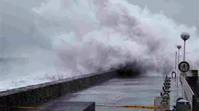 إغلاق موانئ السويس الأربعة بسبب سوء الأحوال الجوية