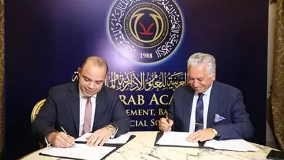 تعاون بين البورصة المصرية و«العربية للعلوم» لتدريب العاملين في الأوراق المالية