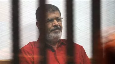 وفاة محمد مرسي أثناء محاكمته في  قضية «التخابر»