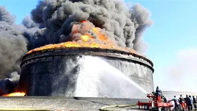 اتساع نطاق حريق صهاريج النفط في ليبيا 