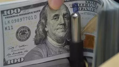 استقرار الدولار قرب أعلى مستوى في أسبوعين