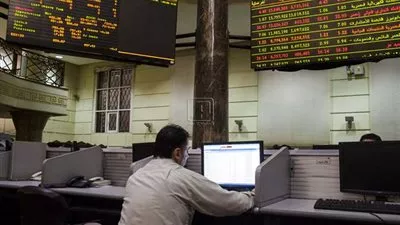 تباين مؤشرات البورصة المصرية بمنتصف التعاملات 