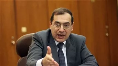 وزير البترول يطالب شركات التسويق بزيادة سعة التخزين فى محطات التموين