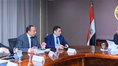 وزير التجارة يبحث مع منتجي 