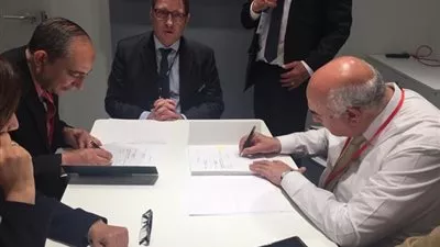 «القابضة للغزل» توقع عقود شراء ماكينات حديثة بـ 270 مليون دولار