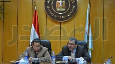 اجتماع بين القوى العاملة وقطاع الأعمال العام لبحث تحديث المصانع والشركات