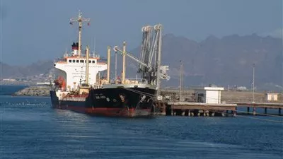 تداول 333 شاحنة بضائع و467 سيارة بموانئ البحر الأحمر