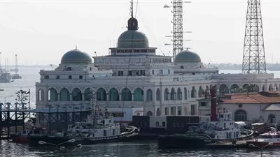 قناة السويس تستقبل أكبر سفينة حاويات صديقة للبيئة.. الأربعاء