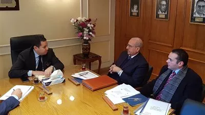 وزير قطاع الأعمال يوجه 