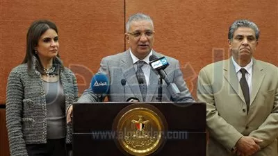 وزير التنمية المحلية يشكل لجنة لبحث تراخيص العقارات المخالفة بالشرقية