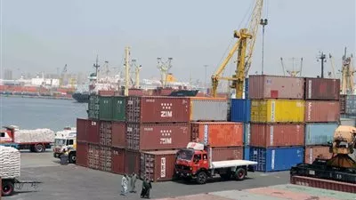 إحباط محاولة تهريب قطع غيار سيارات بميناء نويبع