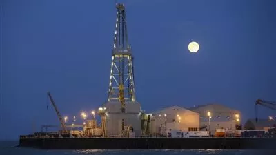 الخام الأمريكي يشهد أكبر انخفاض له منذ 12 عامًا