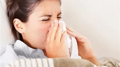 دراسة بريطانية: لا تذهب للعمل وأنت مصاب بالبرد