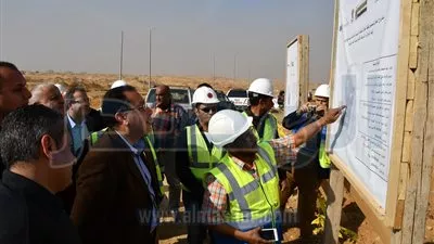 وزير الإسكان يتفقد مشروع