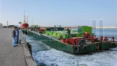 بالصور.. لأول مرة نقل الحبوب من ميناء دمياط عبر نهر النيل