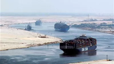 انخفاض إيرادات مصر من قناة السويس في عام 2015