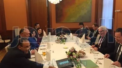 وزير الخارجية يعقد جلسة مباحثات مع نظيره الألماني في برلين