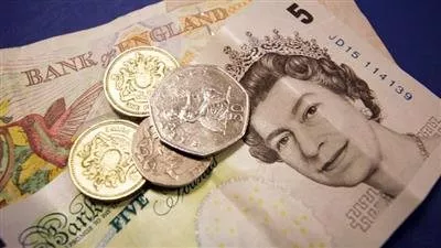 الاسترليني يهبط لأدنى مستوى في 6 أشهر مع تزايد توقعات خفض الفائدة