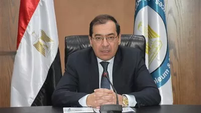 وزير البترول: تحويل 31 ألف سيارة للعمل بالغاز الطبيعى خلال 2018-2019