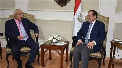 وزير البترول يبحث مع رئيس 