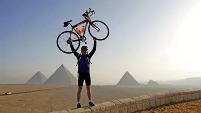 20 متسابقًا يشاركون في سباق دراجات من مصر إلي جنوب إفريقيا لتنشيط السياحة