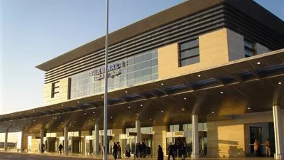 إحباط محاولة تهريب عدد كبير من الهواتف المحمولة بمطار برج العرب