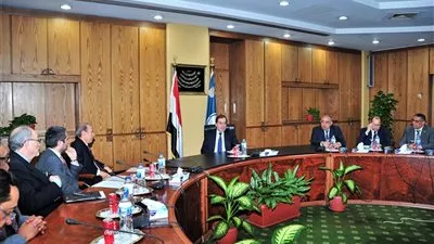 وزير البترول يبحث مع وفد إيطالي سبل التعاون في مشروعات البتروكيماويات