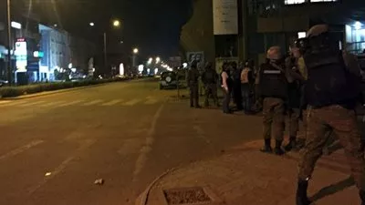 العثور على 10 جثث بالقرب من فندق تعرض للهجوم في 