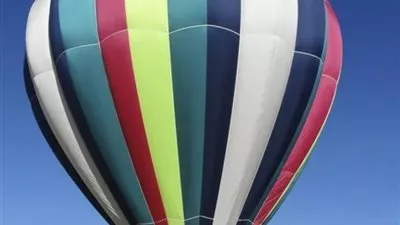 إقلاع 13 رحلة بالون طائر تقل 256 سائحًا في الأقصر