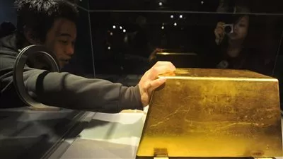 بالصور.. متحف ياباني يعرض أكبر سبيكة ذهب في العالم