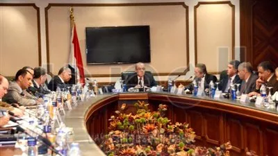 وزير الطيران يوجه بسحب تراخيص أي جهة لا تطبق الإجراءات الأمنية في المطارات