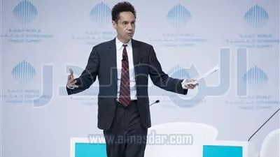 مالكوم جلادويل : تطور التكنولوجيا يفرض مسؤوليات أكبر على الحكومات