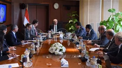 رئيس الوزراء يستعرض خطوات إنشاء شركة لإدارة منظومة المخلفات الصلبة
