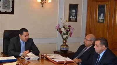 وزير قطاع الأعمال يوجه بإعادة هيكلة وتطوير شركة الحديد والصلب