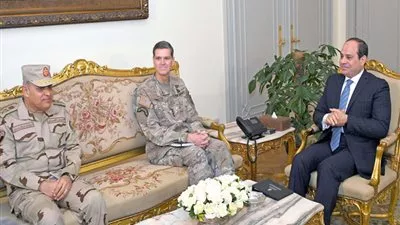 السيسي يبحث مع قائد القيادة المركزية الأمريكية تعزيز التعاون لمكافحة الإرهاب