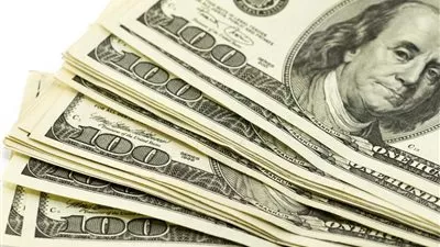 الدولار يهبط أمام الين الياباني بسبب انخفاض أسعار النفط