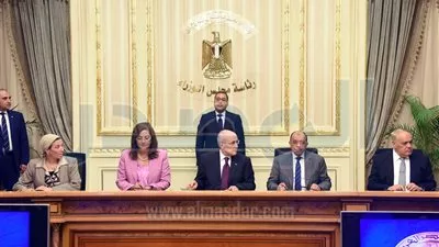 رئيس الوزراء يشهد توقيع عقدى تنفيذ المرحلة الأولى من منظومة النظافة