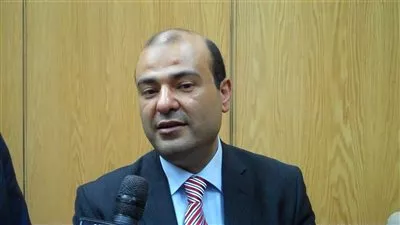 وزير التموين يجتمع مع شعبة المواد الغذائية والتموينية