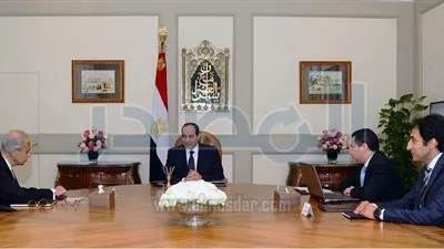 الرئيس السيسي يبحث أوضاع الشركات مع وزير قطاع الأعمال العام
