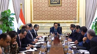 «مدبولي» يتابع فض التشابكات المالية بين «الكهرباء والبترول والمالية»