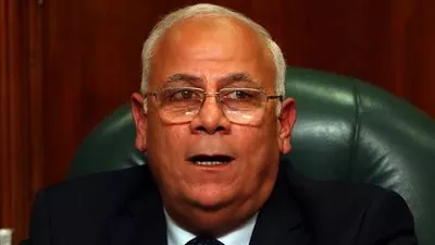 محافظ بورسعيد يكرم أسر شهداء الشرطة في ذكرى ثورة يناير