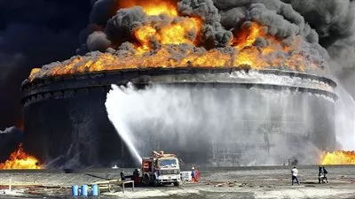 إخماد حريق بمرفأ نفط ليبي