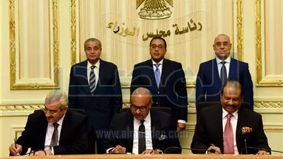 «مدبولى» يشهد توقيع عقود إنشاء 4 مراكز تجارية باستثمارات 500 مليون دولار