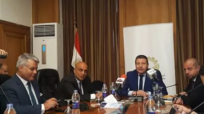 100 مليار دولار الحصيلة المتوقعة لقانون الإقامة المؤقتة للأجانب