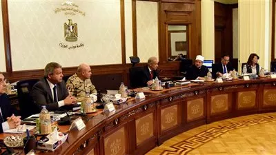 مجلس الوزراء يوافق على قروض بقيمة 2,07 مليار دولار (صور)